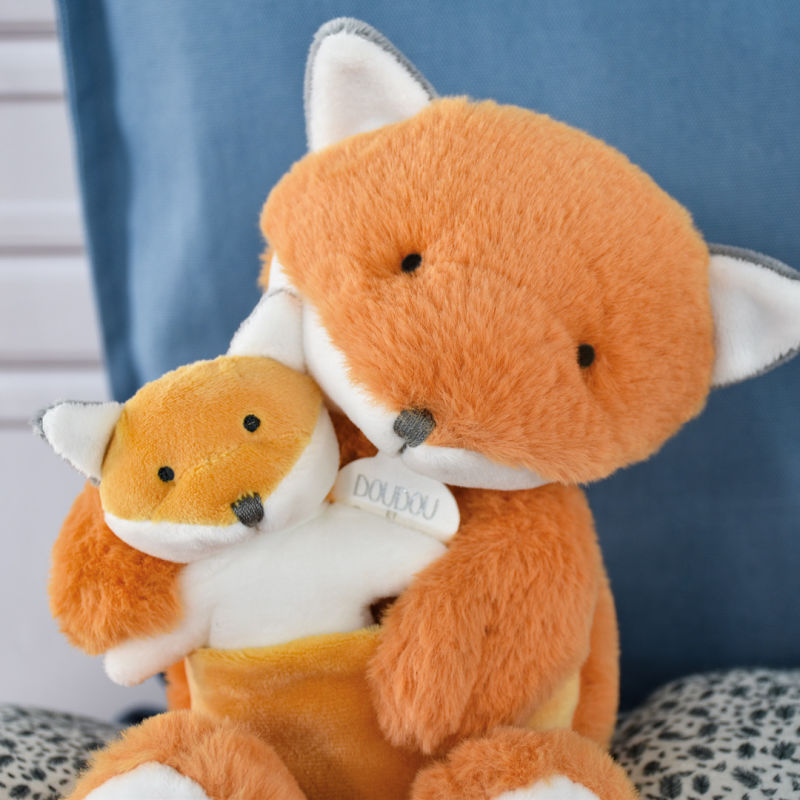 Doudou et compagnie UNICEF Peluche Renard avec bebe 25 cm